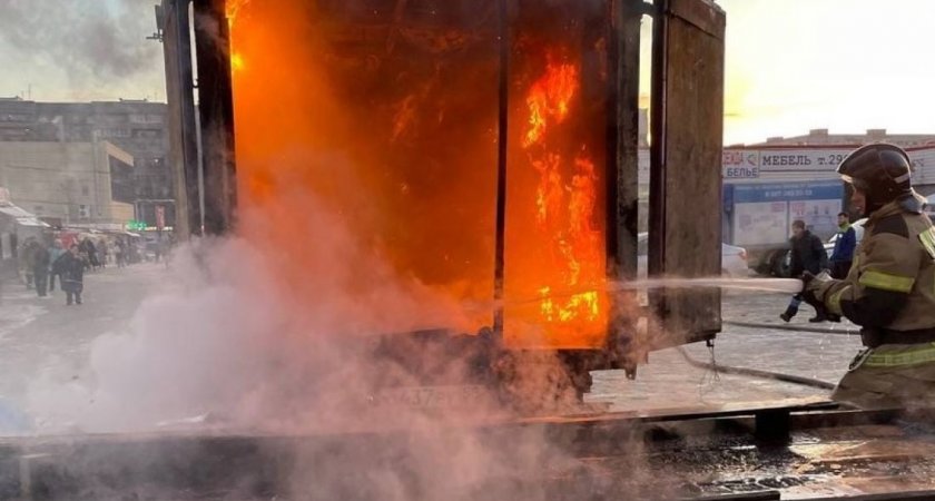 В социальных сетях появилось видео пожара на Арбековском рынке в Пензе