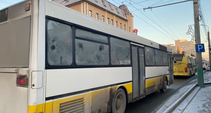 Жители Пензы жалуются на водителей автобусов, которые проезжают мимо остановок 