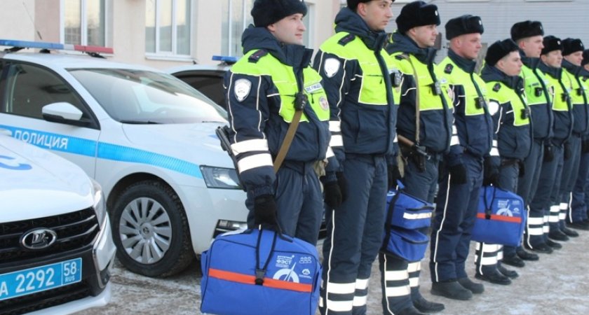 Пензенские госавтоинспекторы получили укладки для оказания помощи пострадавшим в ДТП 