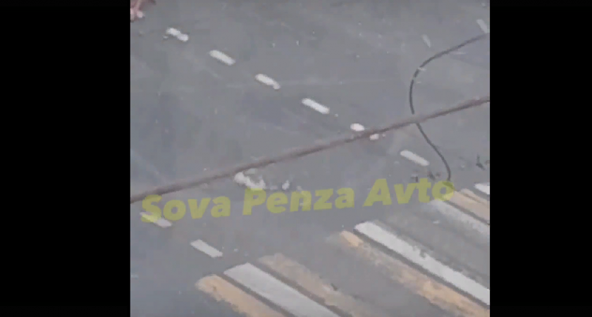 В Пензе на перекрестке улиц Кирова и Карла Маркса забил фонтан