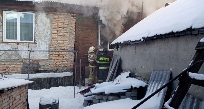 В Пензе пожар на улице Хользунова тушили 30 человек и шесть единиц техники 
