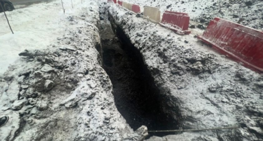 В Пензе двоих мужчин, копавших траншею, завалило грунтом