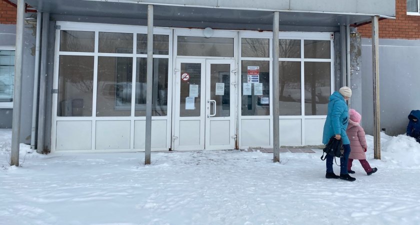 Жители Западной поляны пожаловались на очереди в детской поликлинике
