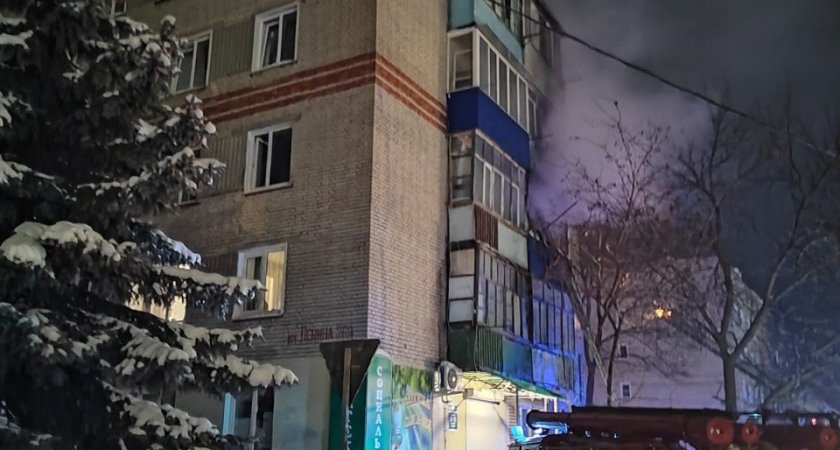 Пензенские автоинспекторы спасали жителей из горящего дома, услышав крики из окна