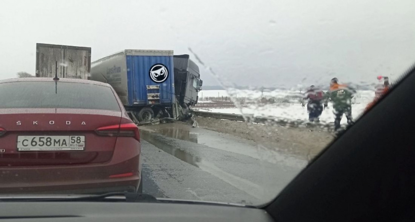 В соцсетях сообщили о ДТП с фурой на трассе под Пензой 