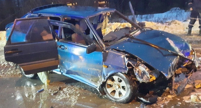 В Пензе после столкновения двух легковушек приехали спасатели