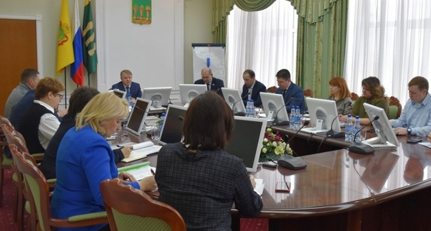 Басенко поручил разобраться с гололедом на улице 