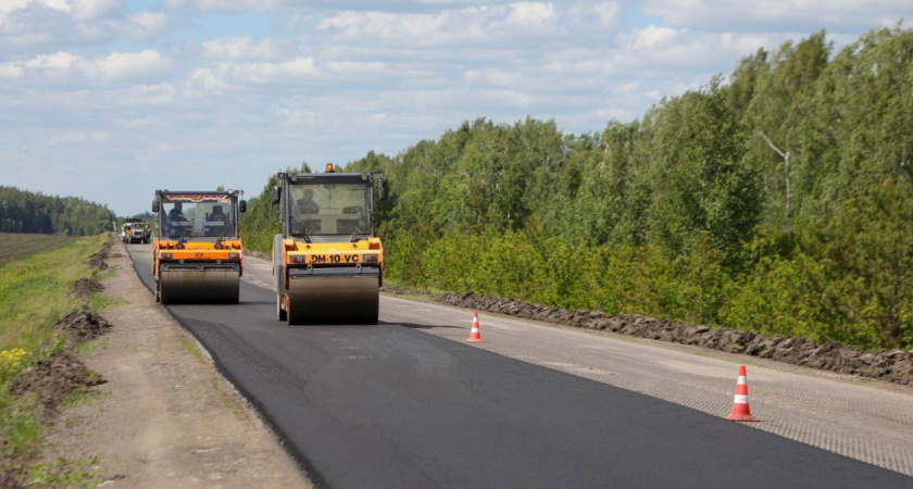 По распоряжению Мельниченко отремонтируют 273 километра дорог 