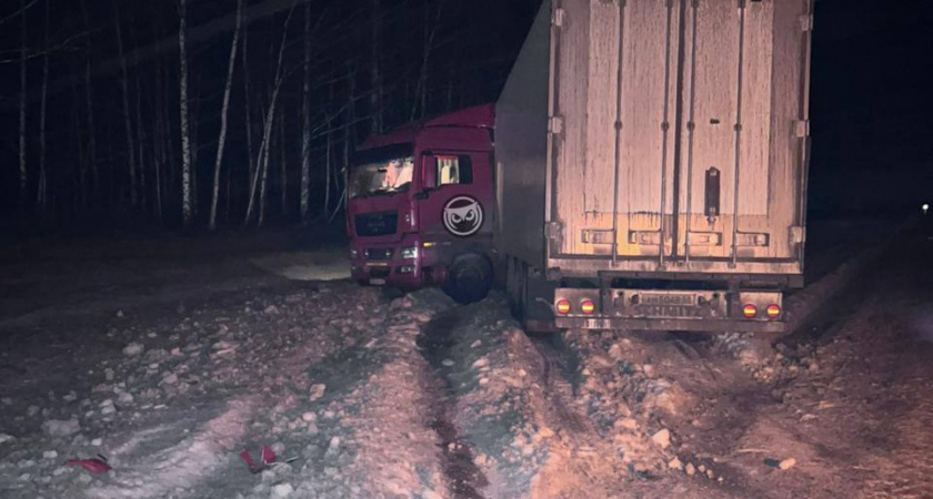 Под Пензой ночью с трассы слетел большегруз 