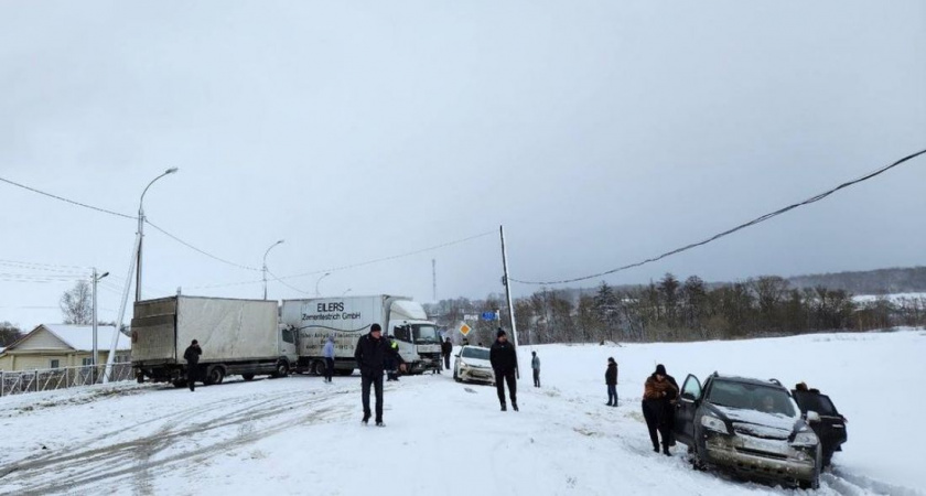 В Пензенской области из-за аварии на трассе М-5 образовалась многокилометровая пробка 