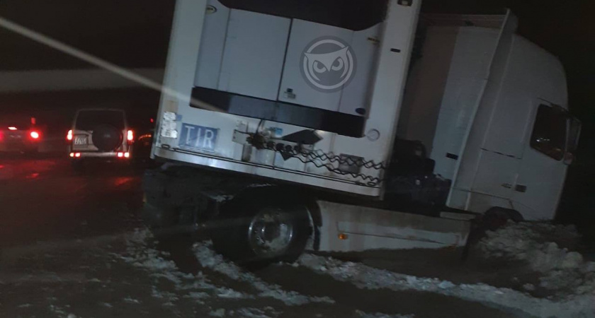 На трассе М5 произошло серьезное ДТП: работали скорая, пожарные, полицейские 