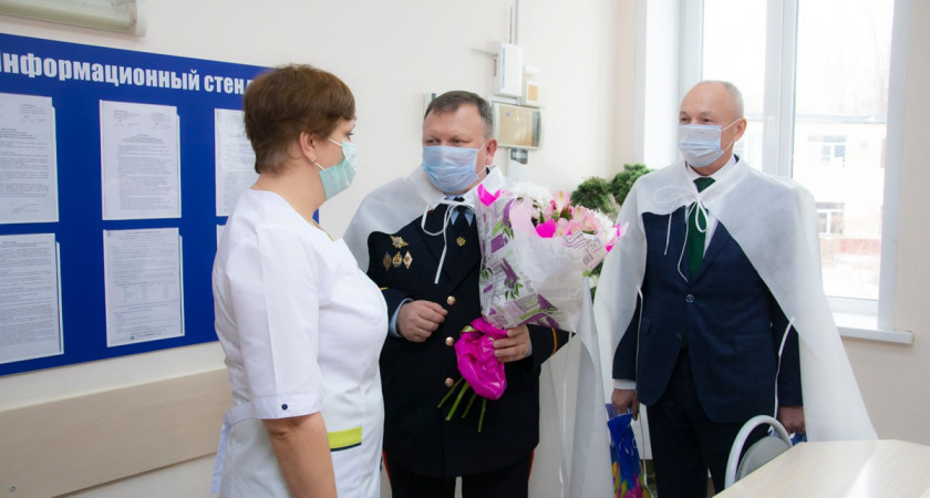 Начальник Управления МВД по Пензенской области поздравил женщин в медико-санитарную части