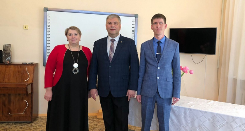 Учитель Сердобского района передал гуманитарную помощь малоимущим семьям 