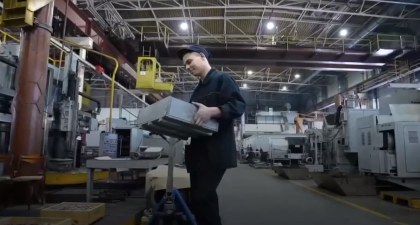 Студент 3 курса колледжа Пензы трудится на промышленное производство токарем-карусельщиком