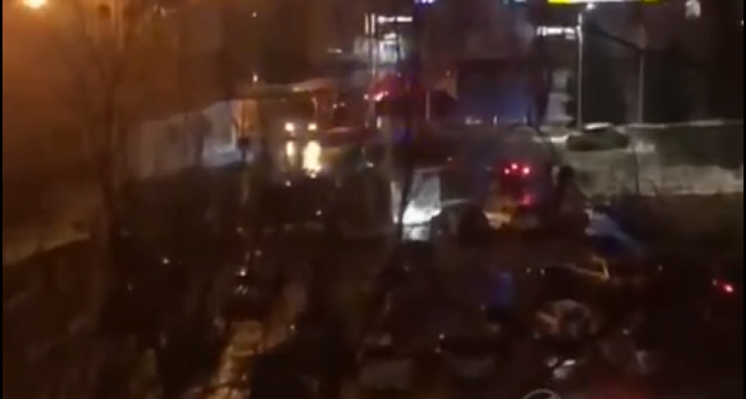 На тушение ТЦ Суворовский выезжали около 40 огнеборцев 