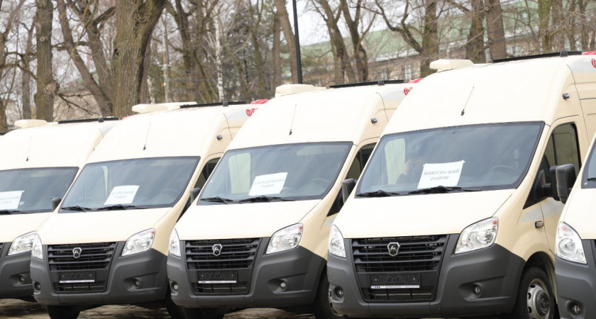 Губернатор Пензенской области передал 15 передвижных медкомплексов районным больницам