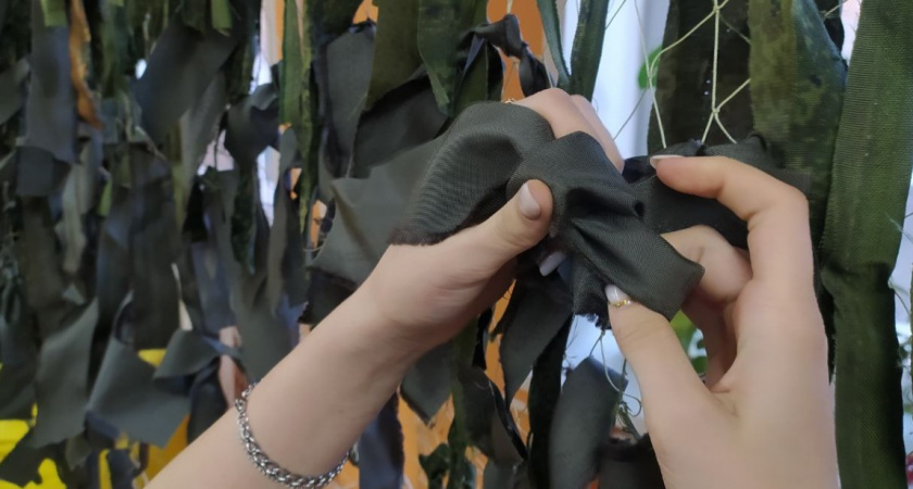 Жители Пензы сплели 8 маскировочных сетей для бойцов СВО