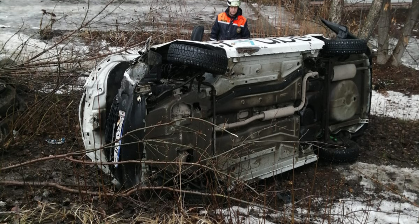 Спасатели вытащили тело погибшего таксиста в ДТП на Кижеватова в Пензе 