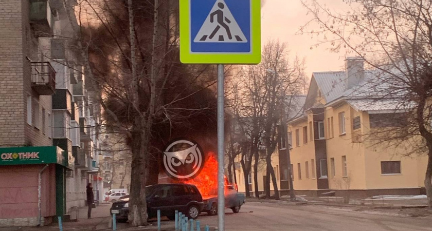В Пензе утром на Лобачевского вспыхнул Жигули 