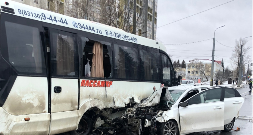 В Пензе автобус с пассажирами попал в двойное смертельное ДТП