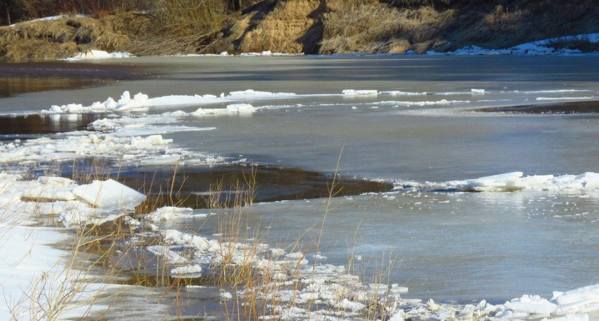 В Шемышейском районе двое мужчин провалились под лед и утонули 