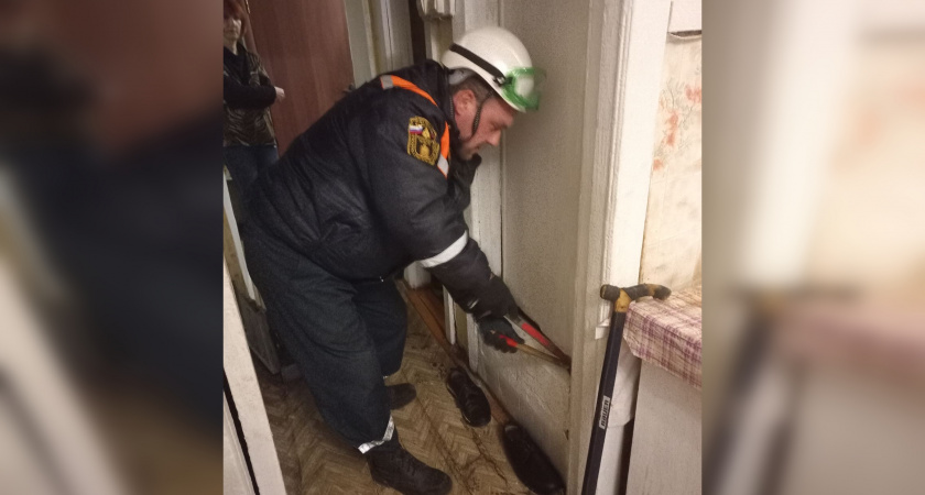 Пензенские спасатели вытащили мужчину из запертой ванны, которому стало плохо