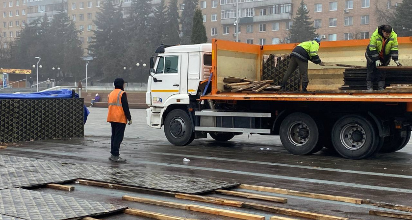 Басенко сообщил, что началась расконсервация фонтана на площади 