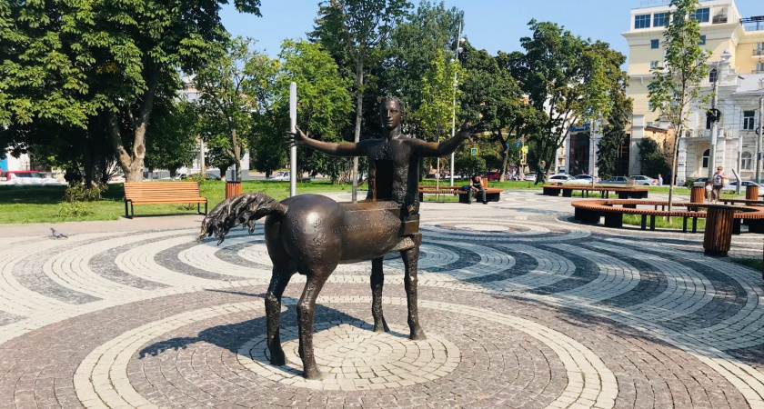 У пензенского кентавра на Московской отваливается хвост 