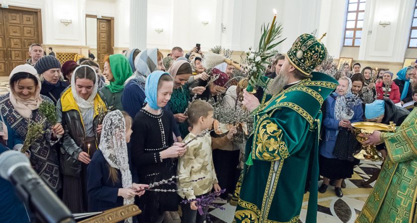 В Пензе митрополит Серафим совершил всенощное бдение в Спасском соборе