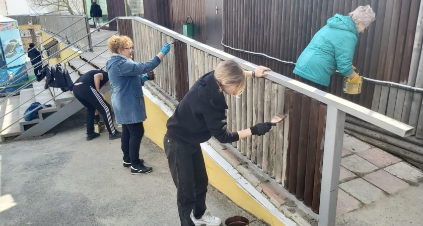 Пензенские экоактивисты провели субботник в зоопарке