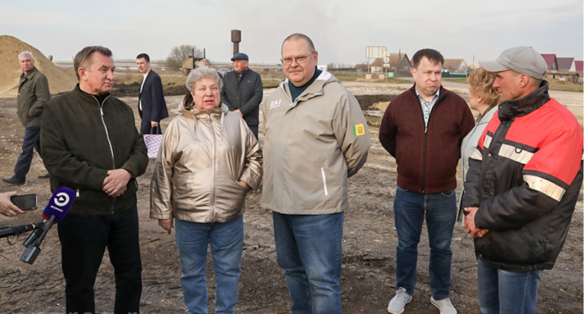 Мельниченко посетил объекты, включенные в нацпроекты, в Наровчатском районе