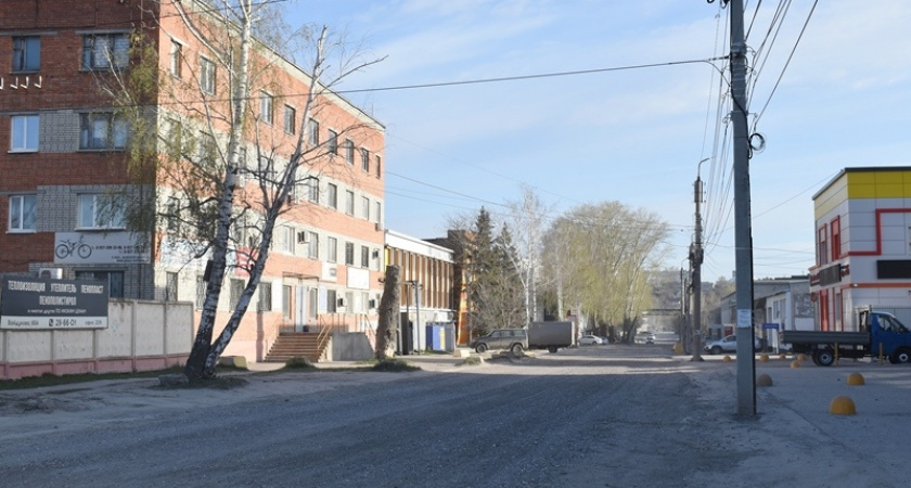 Басенко проверил, как идут ремонтные работы на Байдукова