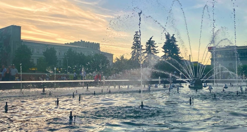 Начали наполнять водой главный пензенский фонтан на площади 