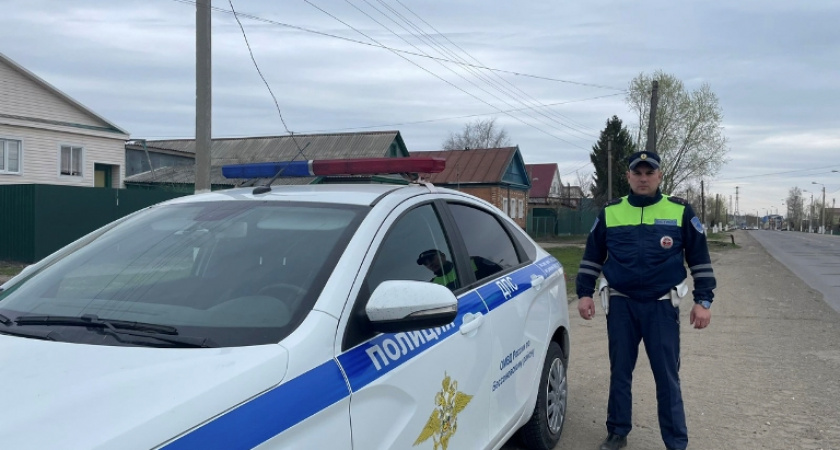 В Пензе жена с дочерью оттаскивали мужчину от горящего внедорожника