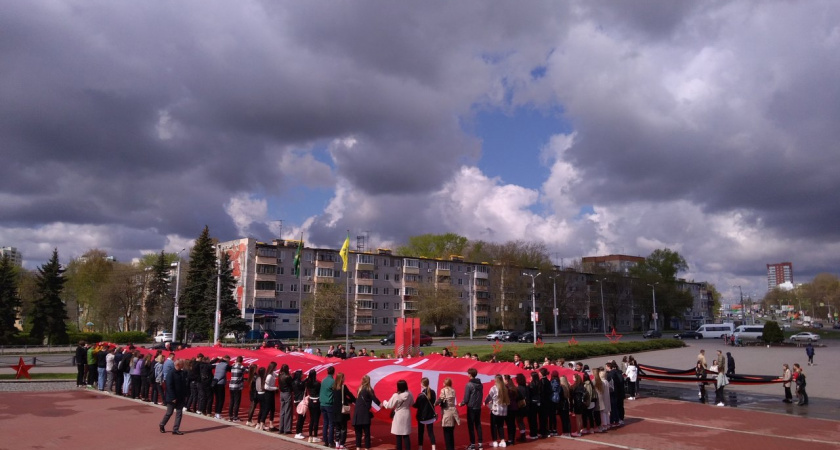 30 апреля в Пензе у мемориала развернут Знамя Победы площадью в 200 квадратных метров