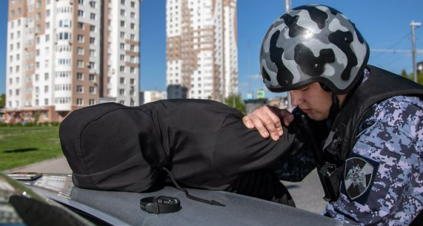 В Пензе росгвардейцы задержали рыбака, который ловил рыбу сетями