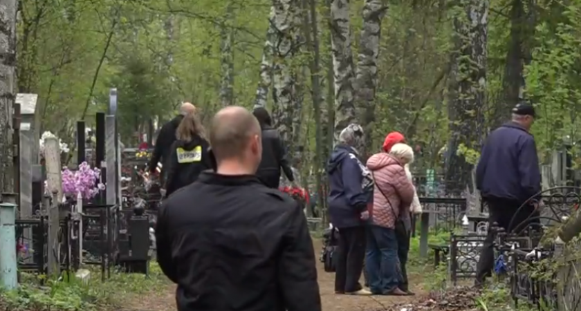 На Радоницу кладбища посетили около тысячи пензенцев 