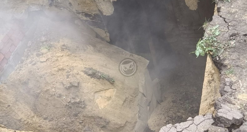 Фото и видео с места, где на Аустрина в  Пензе в кипяток провалился "КАМАЗ"