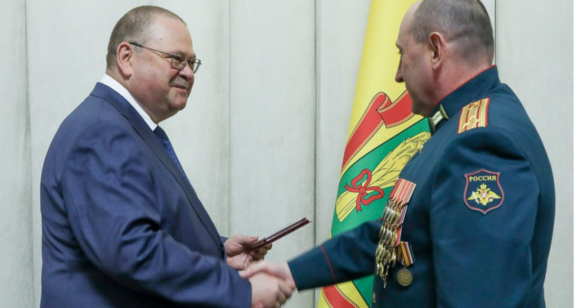 Губернатор Олег Мельниченко вручил государственные и региональные награды в канун 9 Мая 