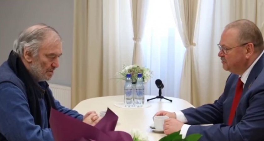 Губернатор Пензенской области подарил дирижеру оркестра Мариинского театра раритетные часы