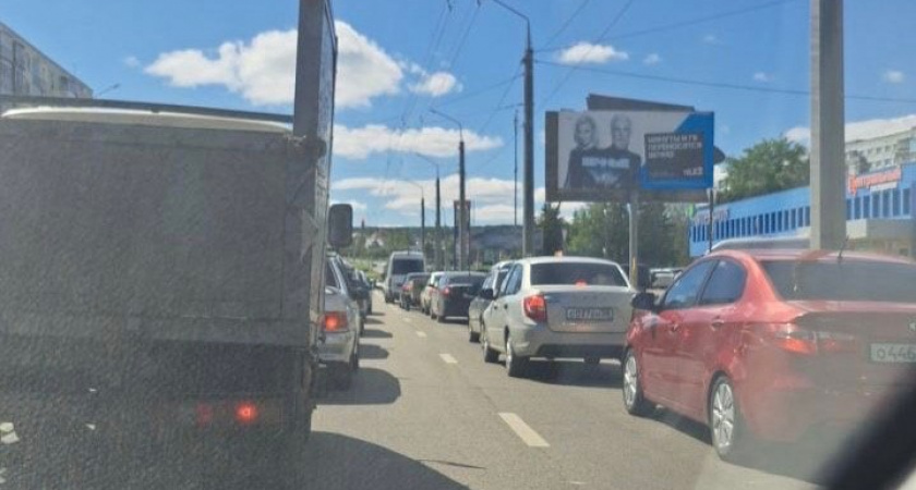 Пензенцы сообщают о большой пробке около памятника Победы