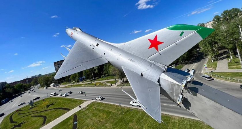 В Пензе на проспекте Победы к 9 мая обновили монумент «Самолет»