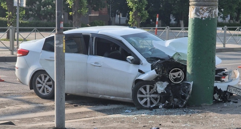 В утреннем ДТП в центре Пензе пострадали три девушки, одна из них - несовершеннолетняя