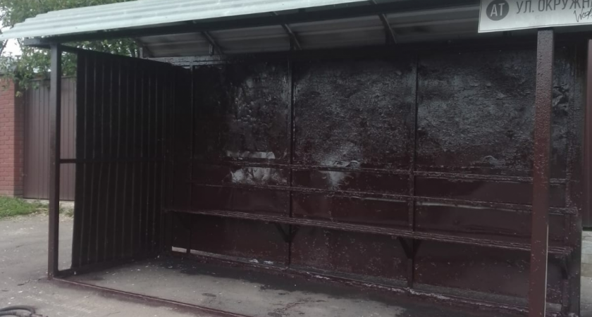 Пензенцам раскритиковали работу ЖКХ по покраске остановочных павильонов и их новых цвет