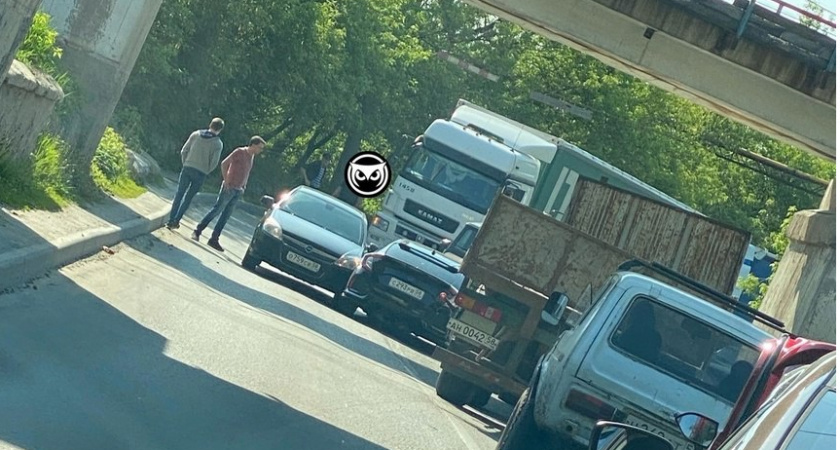 Пензенцев предупредили о ДТП и огромной пробке на улице Свободы