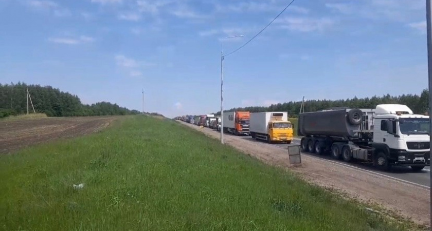 Из-за ремонта моста в Константиновке на трассе в Пензенской области образовывается затор