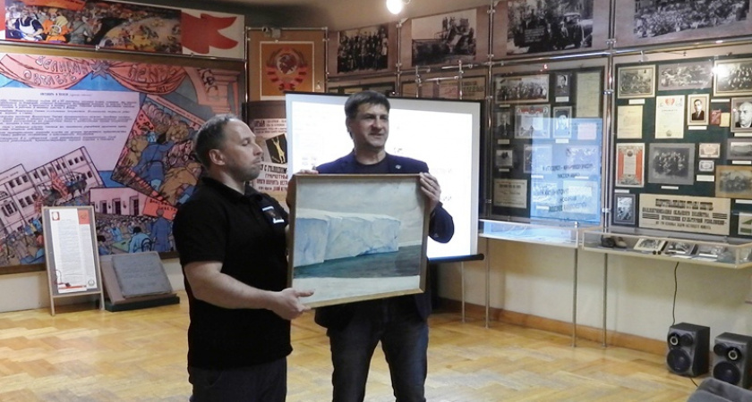 Краеведческому музею Пензы передали картину художника-полярника