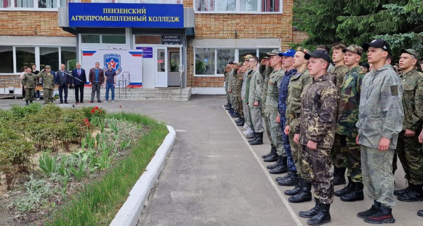В Пензе для десятиклассников стартовали военно-патриотические сборы "Пять дней в армии"