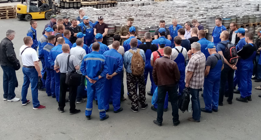 В Кузнецке порядка 200 жителей, включая мэра города, вступили в народное ополчение