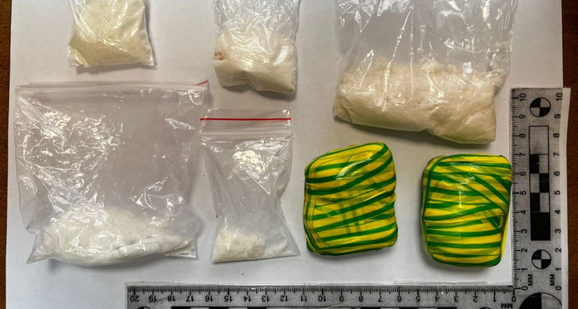 В Пензе полицейские задержали наркокурьеров, которые разносили мефедрон